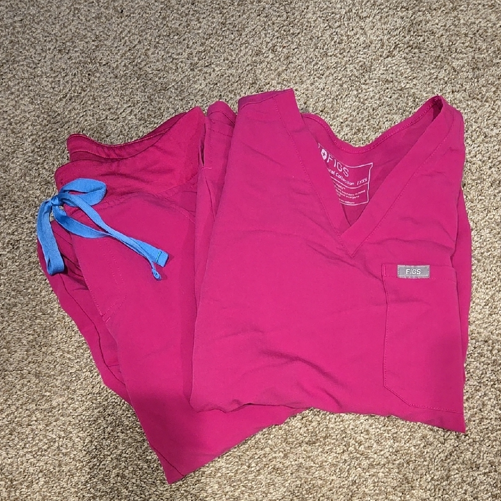 Figs Women's Pink Scrub Set